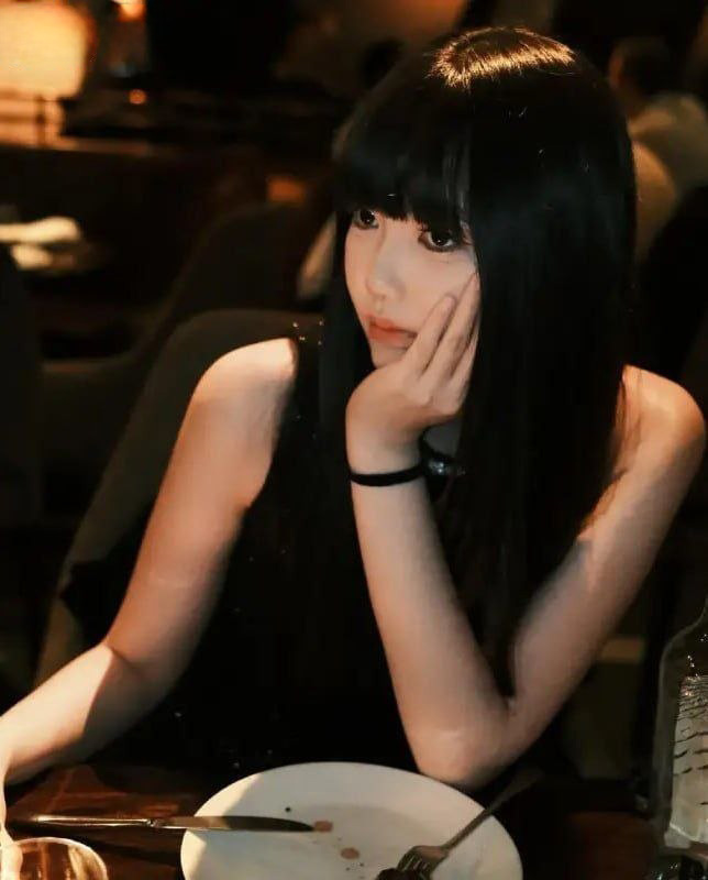 High-value women’s big appearance looks quite cold, being crazily tuned by